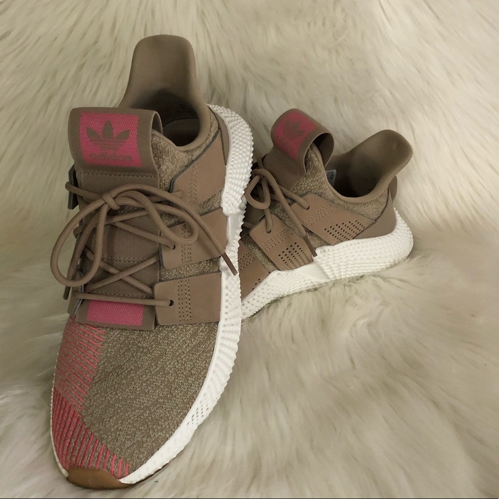 Adidas Sneakers